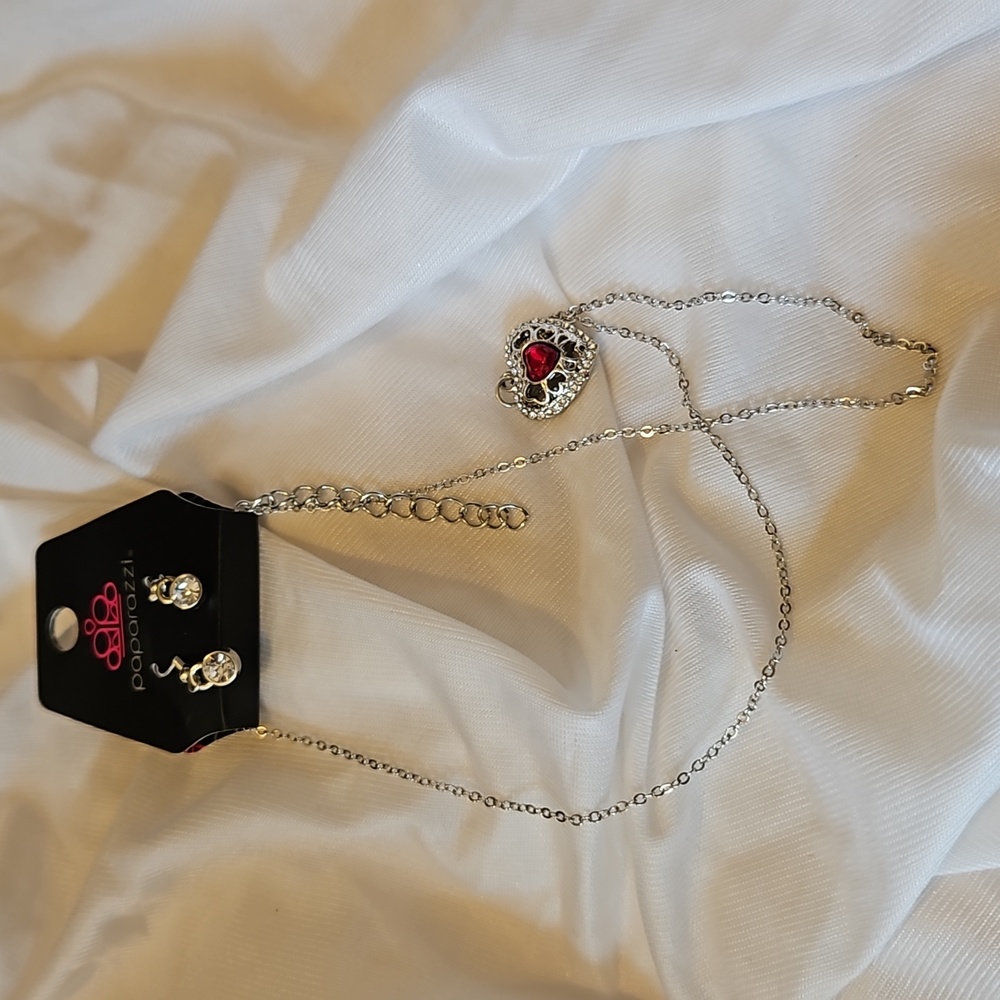 Paparazzi necklace and earrings.